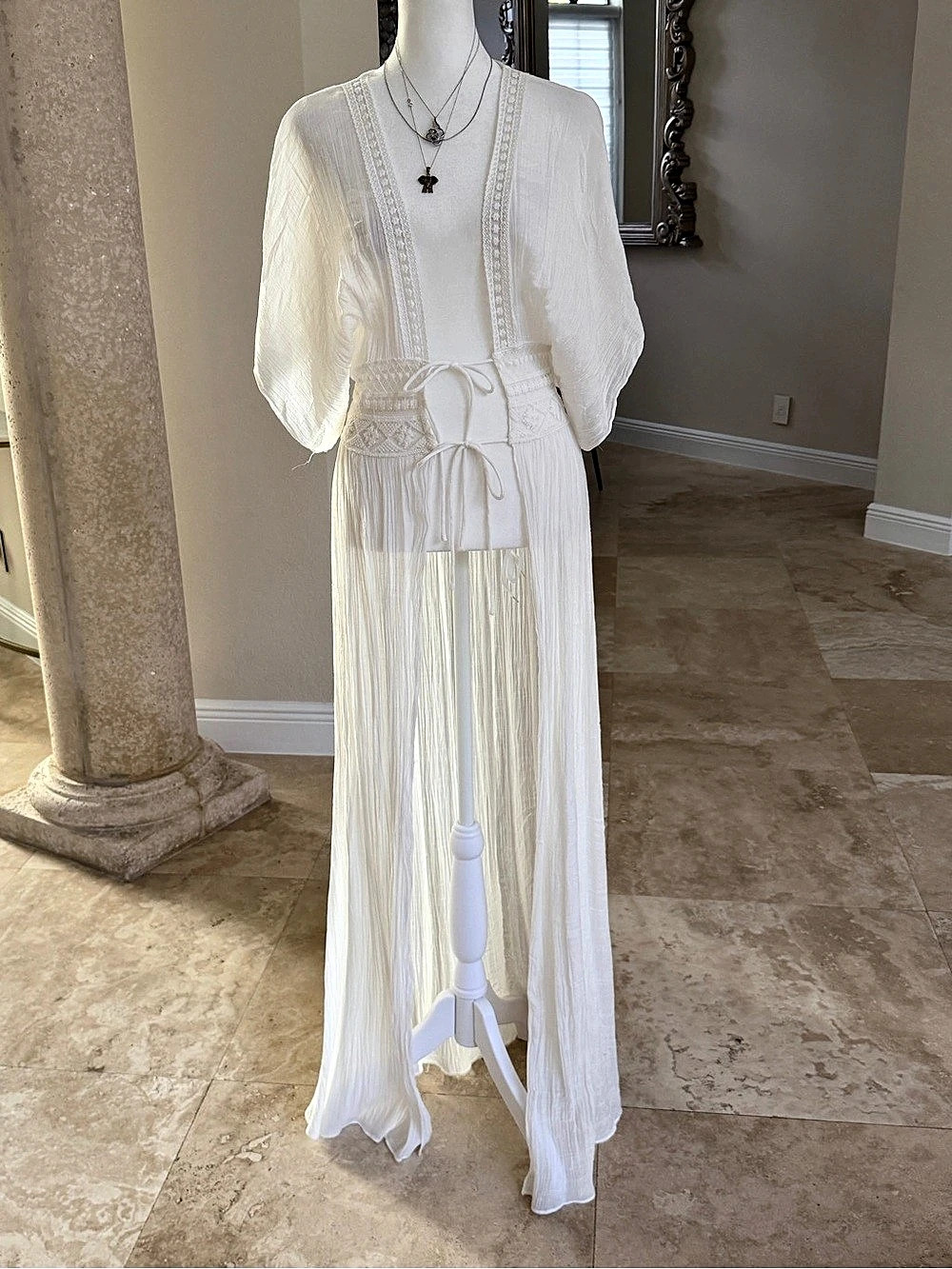 Lulus White coverup Size Medium